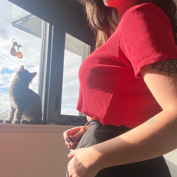 Red crop top - Picture 4 of 7
